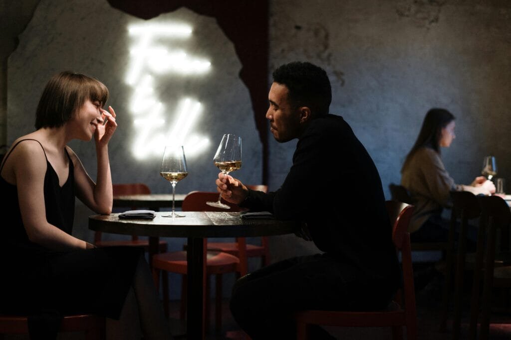 how to stay safe on a first date